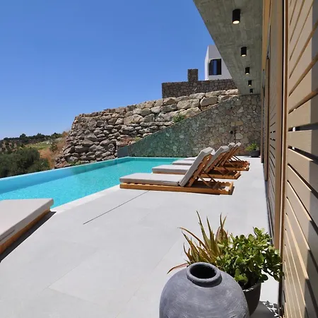 فيلة Leisure Gates 1