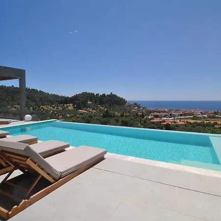 فيلة Leisure Gates 1 *